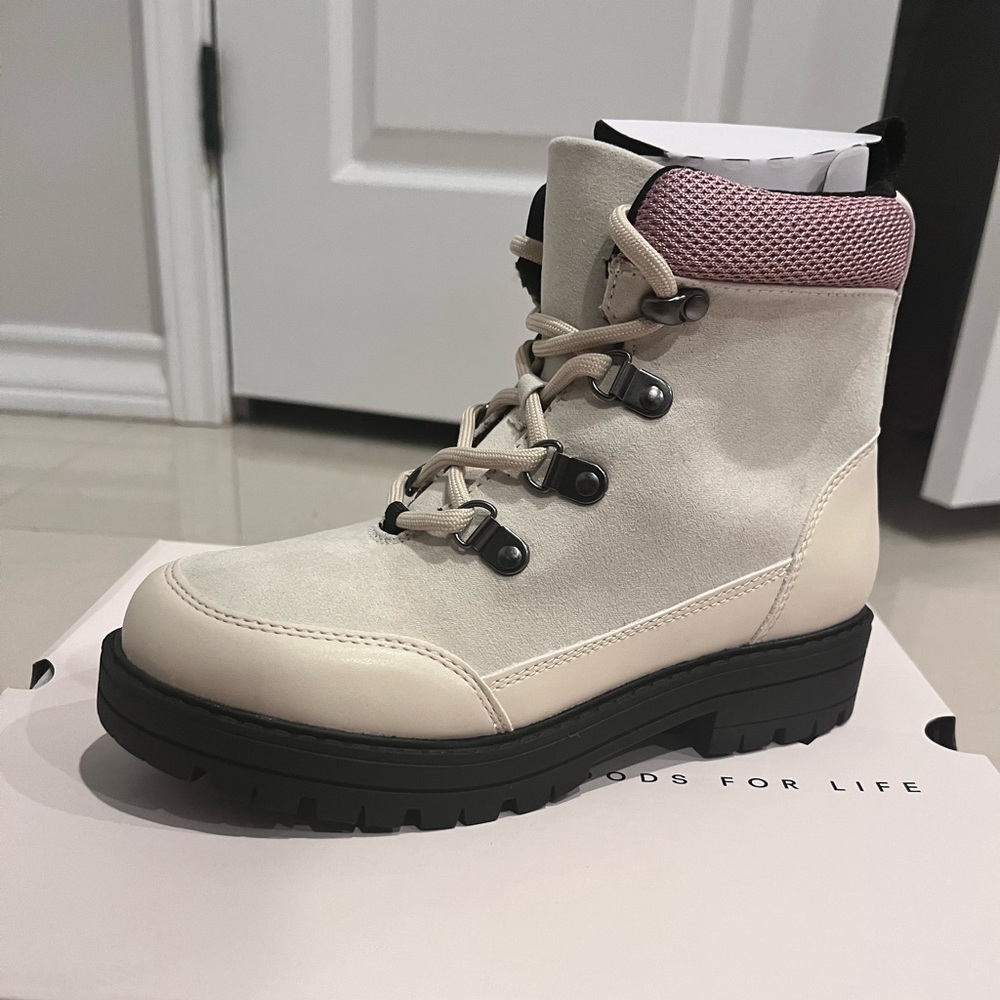 Girl boots